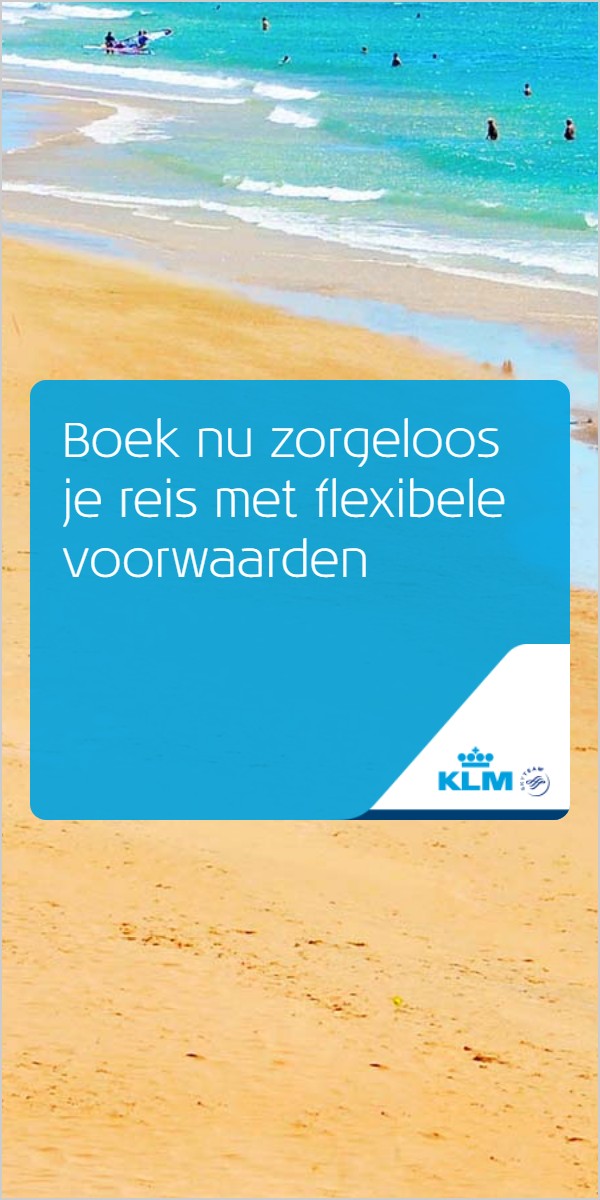 Boek nu zorgeloos je reis met flexibele voorwaarden, boven een strand