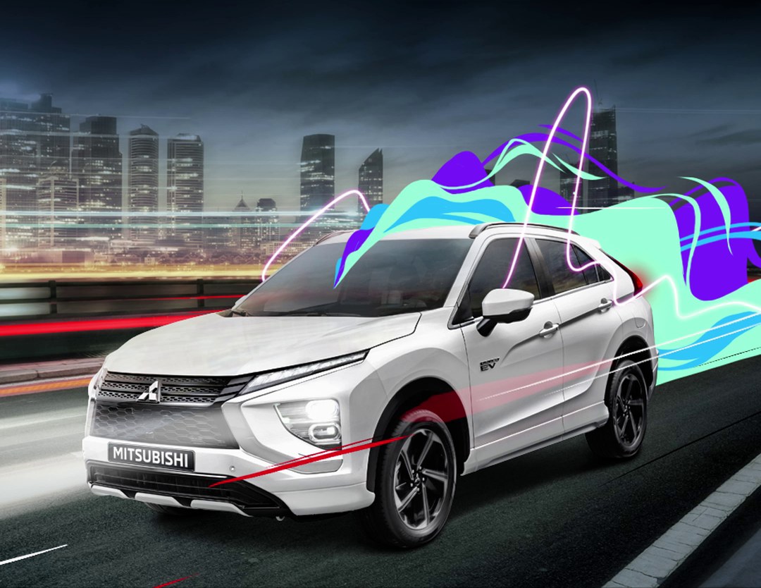 Witte Eclipse Cross PHEV op een snelweg bij een skyline, met gekleurde lichtgolven