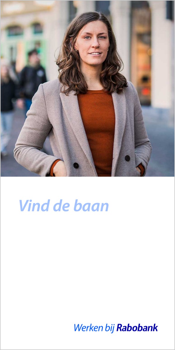 De foto schuift omhoog, de tekst verschijnt lichtblauw