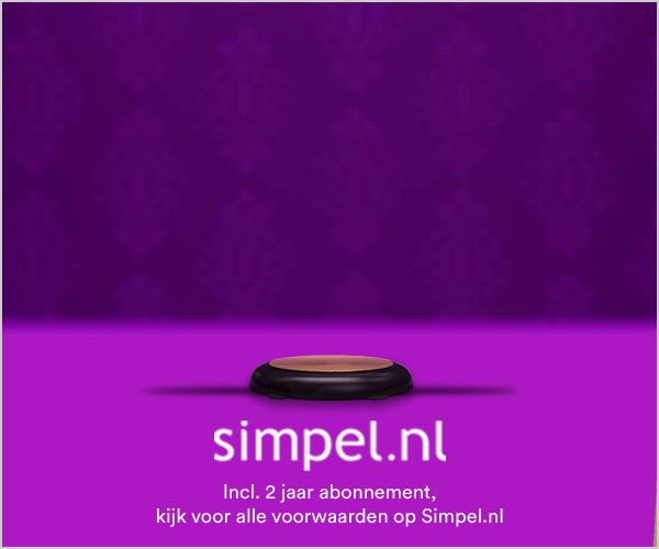 Leeg podium met het blok voor de hamer