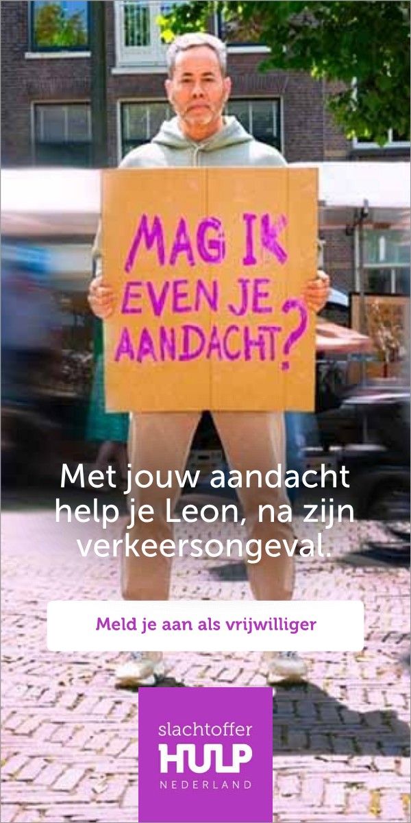 Een andere voorbijganger, Leon staat er nog