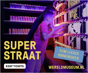 SuperStraat: een jongen in paars licht